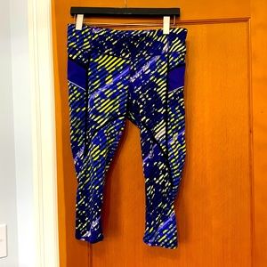 EUC Athleta crop leggings in size M